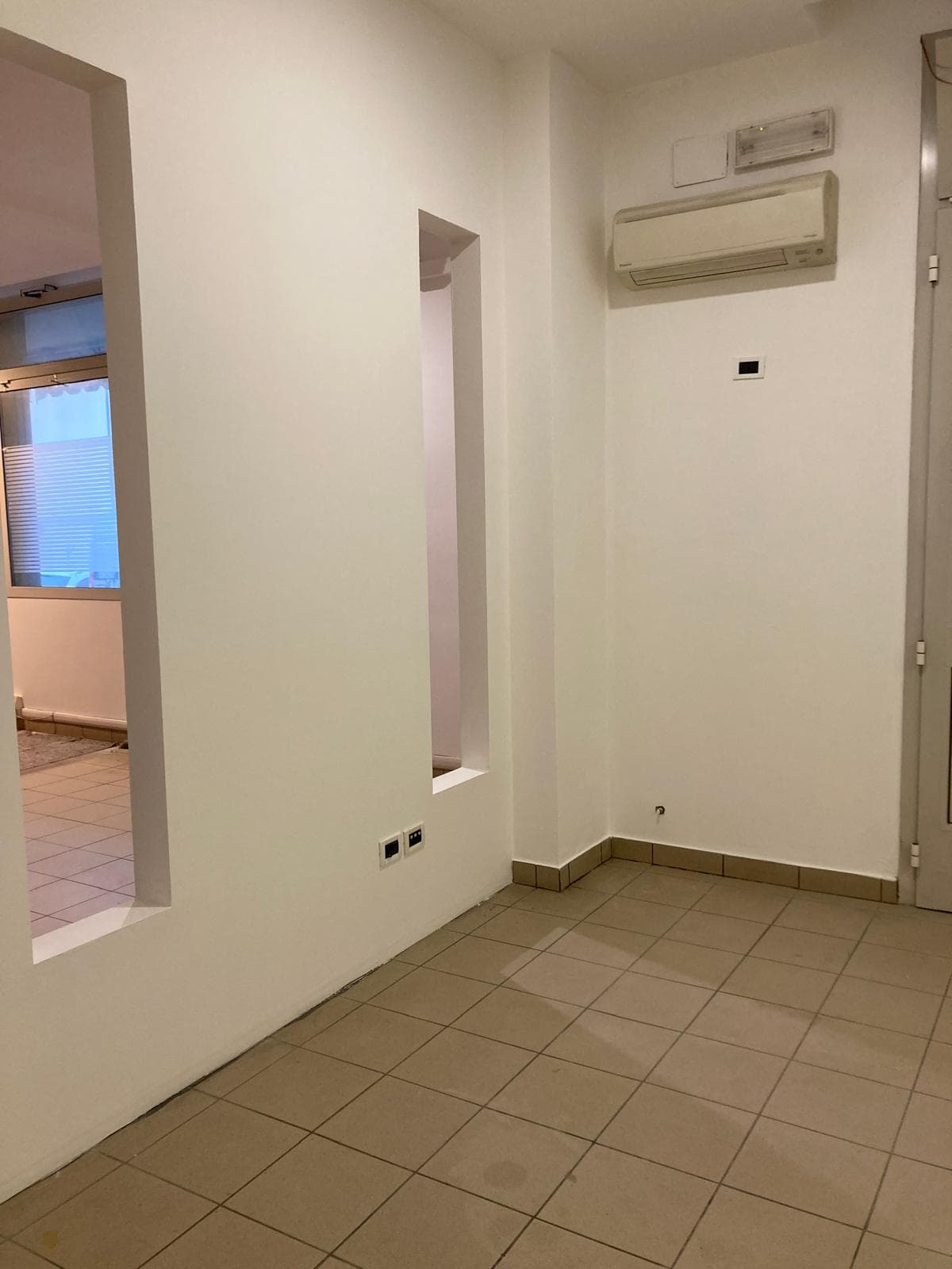 NEGOZIO di facile passaggio